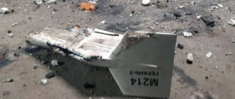 У Києві уламки дрона впали біля житлового будинку, є постраждалі