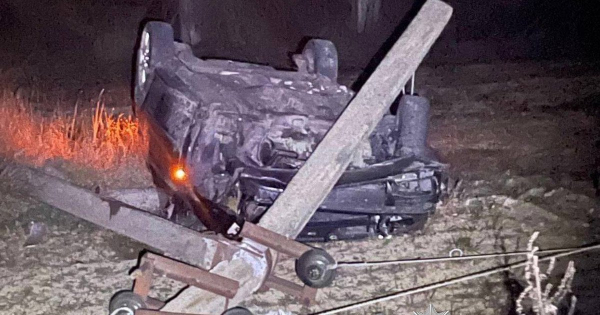 Трагедія на Київщині: Skoda перекинулася після зіткнення зі стовпом, є загиблий (фото)
Трагедія на Київщині: Skoda перекинулася після зіткнення зі стовпом, є загиблий (фото)