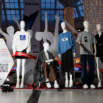 Різні, але рівні: у Дніпрі з’явилась брендзона "Жити назустріч"  з унікальними манекенами