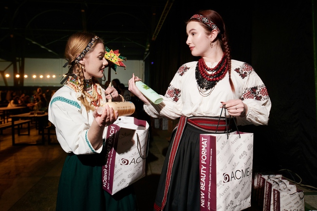 Подарунки від ACME для гостей заходу