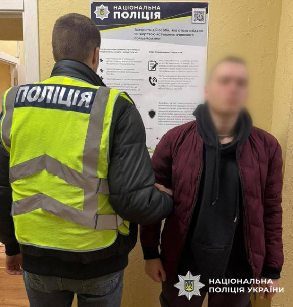 Поліція відреагувала на затримання Санта Клауса у Києві
Поліція відреагувала на затримання Санта Клауса у Києві