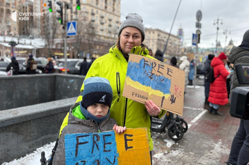 "Четверте Різдво невідомості": у Києві відбулася акція на підтримку полонених і зниклих безвісти воїнів