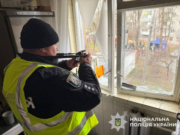 
 Ворожа атака у&nbsp;Святошинському районі Києва: поліцейські продовжують документувати наслідки (фото)
 