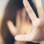 У Києві школярі побили дівчинку просто в коридорі (відео)