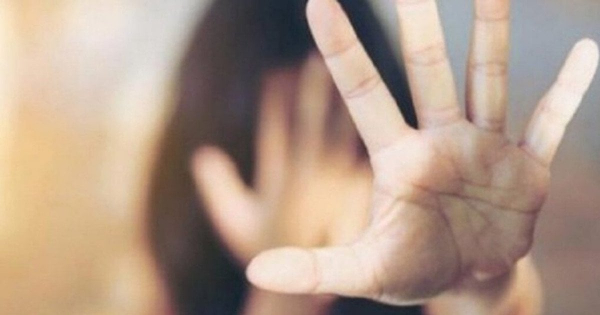 У Києві школярі побили дівчинку просто в коридорі (відео)
У Києві школярі побили дівчинку просто в коридорі (відео)