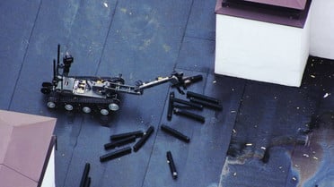 
 Рятувальники ДСНС провели унікальну операцію з розмінування у Вишгороді (фото)
 