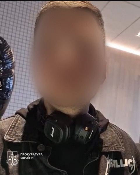 У Києві син зв’язав батька та на його очах задушив бабусю й намагався вбити матір (фото)
У Києві син зв’язав батька та на його очах задушив бабусю й намагався вбити матір (фото)