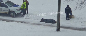 У Києві посеред вулиці виявили тіло жінки: що відомо