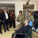 У Києві ветерану з ампутаціями відмовили у видачі картки ПриватБанку: як відреагували в банку