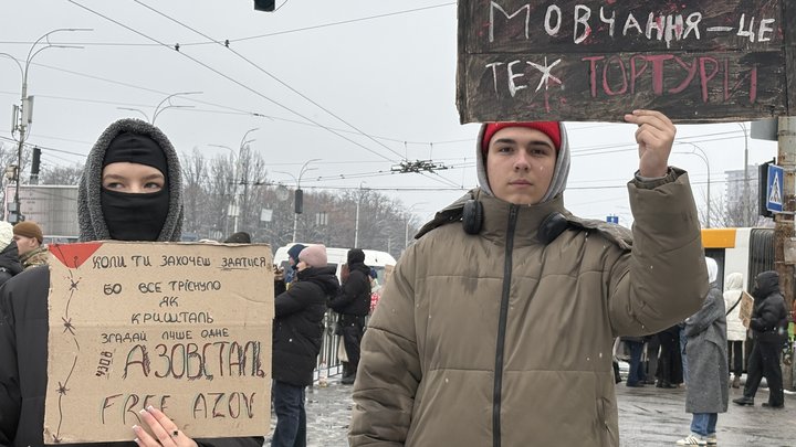 "Четверте Різдво невідомості": у Києві відбулася акція на підтримку полонених і зниклих безвісти воїнів