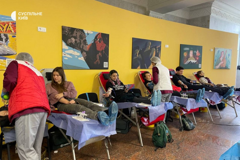 На Київщині зростає дефіцит крові на тлі спаду донорства: на Головпоштамті провели різдвяну донацію