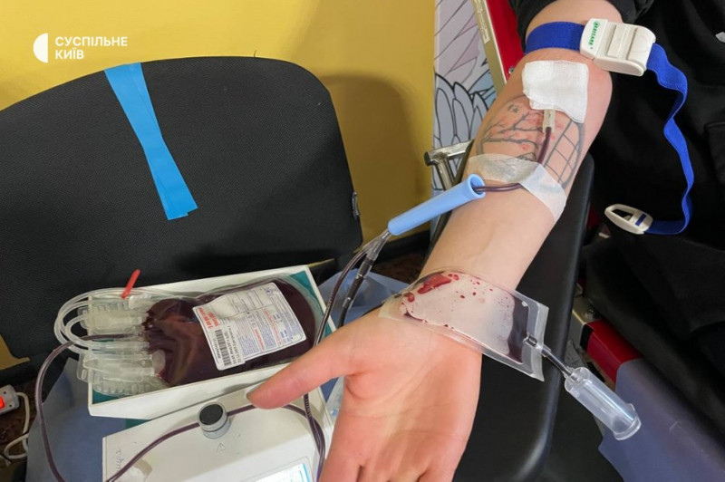 На Київщині зростає дефіцит крові на тлі спаду донорства: на Головпоштамті провели різдвяну донацію