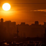 У центрі Києва утворилася величезна вирва: що сталося (відео)