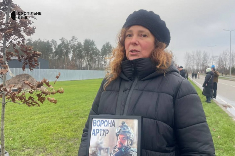 У пам'ять про загиблих бійців: алею дубів посадили на Національному військовому кладовищі