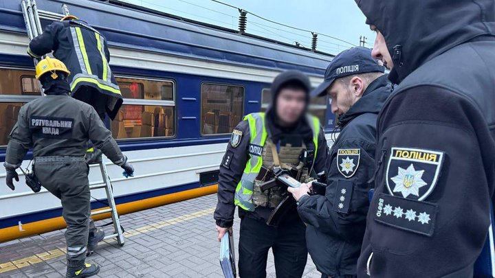 Виліз на міську електричку й отримав удар струмом: у Києві загинув 16-річний хлопець