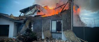 Через атаку на Київщині загинула літня жінка, є постраждалі