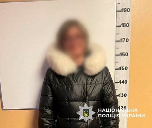 
 У Києві жінка підпалила двері власної доньки: поліція повідомила шокувальні деталі (фото)
 