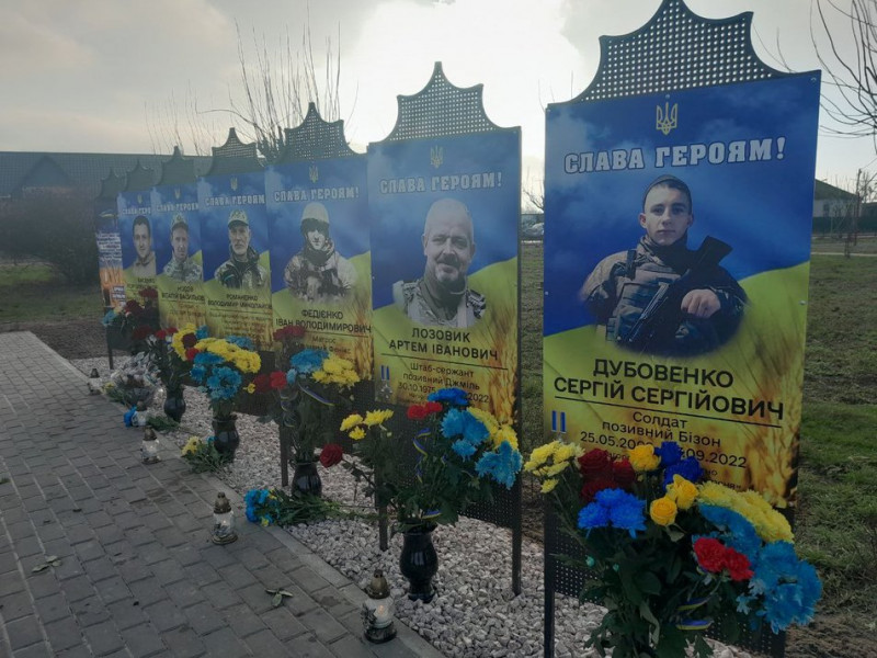 На Київщині до Дня ЗСУ відкрили Алею пам'яті Героїв на честь 13 загиблих бійців