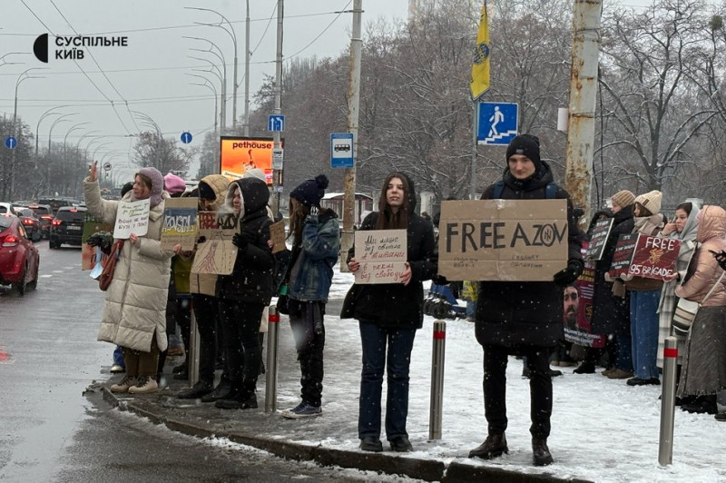 "Надіємося і віримо, що дочекаємося": у Києві відбулася акція-нагадування "Не мовчи! Полон вбиває"