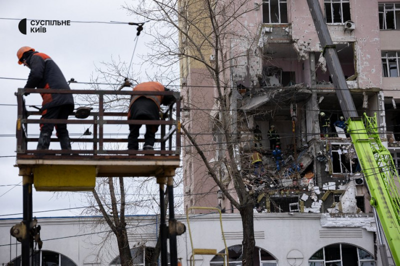 Росія завдала масованого удару по Києву: загинула людина, десятки поранені