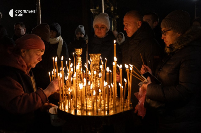 У Києві в Михайлівському соборі віряни зібралися на різдвяний Святвечір