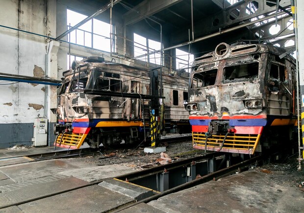 У Фастові знищили депо та вокзал: російський удар пошкодив 27 вагонів приміських поїздів -