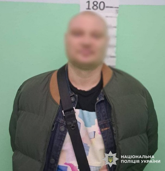 
 У Києві озброєні чоловіки захопили в заручники таксиста: подробиці та фото
 