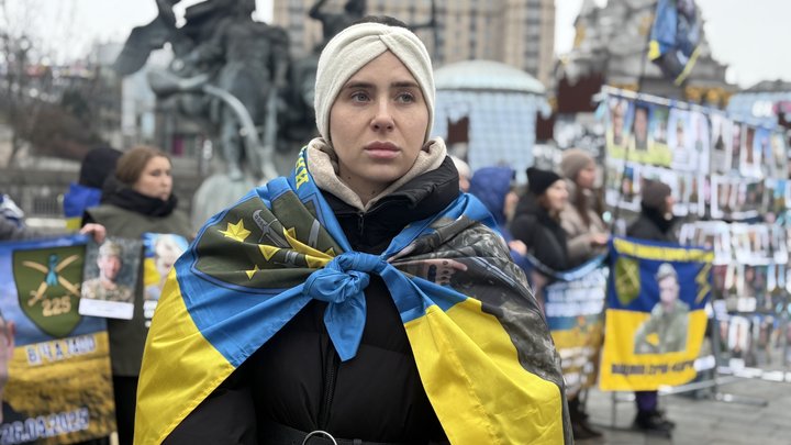 "Для нас свята не настають": біля головної ялинки країни пройшла акція на підтримку зниклих безвісти і полонених ЗСУ