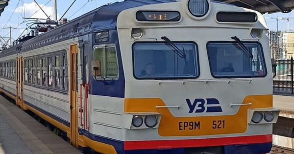 Трагедія у Києві на станції "Видубичі": 16-річного хлопця вбило струмом на даху поїзда
Трагедія у Києві на станції "Видубичі": 16-річного хлопця вбило струмом на даху поїзда