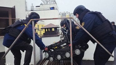 
 Рятувальники ДСНС провели унікальну операцію з розмінування у Вишгороді (фото)
 