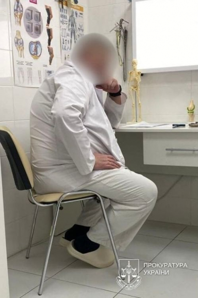 
 У&nbsp;Києві лікар-травматолог оцінив безкоштовне встановлення пораненому військовому апарату "Ілізарова" у&nbsp;30&nbsp;тисяч гривень
 