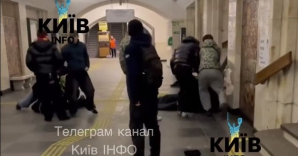 На станції метро у Києві сталася масова бійка: що відомо (відео 18+)
На станції метро у Києві сталася масова бійка: що відомо (відео 18+)