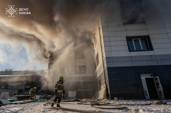 
 Масштабна пожежа у&nbsp;Києві: що&nbsp;відомо на&nbsp;цей момент (фото, відео)
 