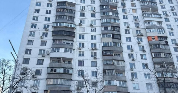 Крижаний полон на Русанівці у Києві: 13 днів без опалення перетворили багатоповерхівку на морозильник
Крижаний полон на Русанівці у Києві: 13 днів без опалення перетворили багатоповерхівку на морозильник