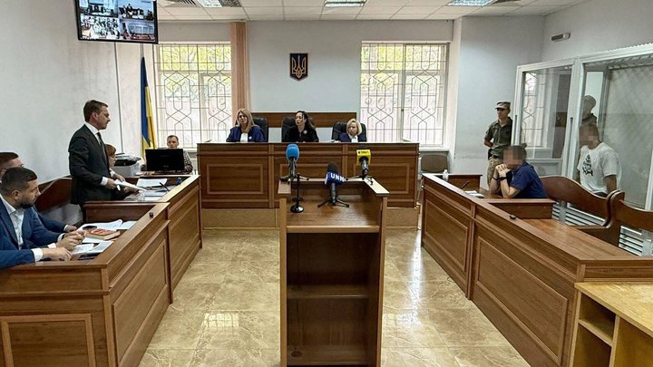 Вбивство на столичному фунікулері: адвоката засудженого притягнули до відповідальності за затягування справи