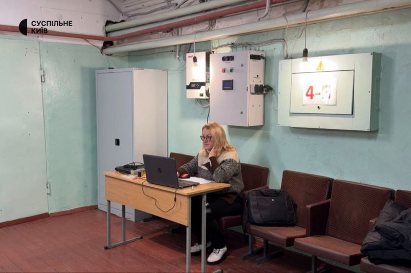 "У нас вдома 5 градусів тепла": кияни можуть зігрітися та поїсти у пунктах незламності