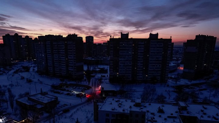 Внаслідок атаки РФ у Києві спалахнули пожежі, у будинках вибиті вікна