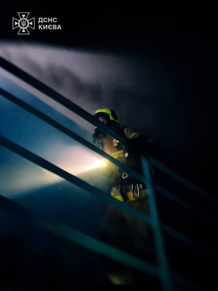 
 Масштабна пожежа у Києві: двоє людей загинули (фото)
 