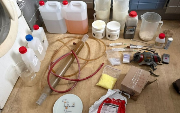 У Києві викрили лабораторію з амфетаміну в орендованій квартирі У Києві викрили лабораторію з амфетаміну в орендованій квартирі