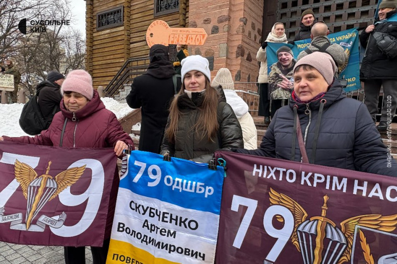"Всім відомо, що ми маріупольські хлопці": у Києві на акції підтримки полонених згадували про "Азов" та Оленівку