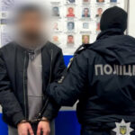 Понівечив обличчя через зауваження: у Києві пасажир напав на водія трамвая