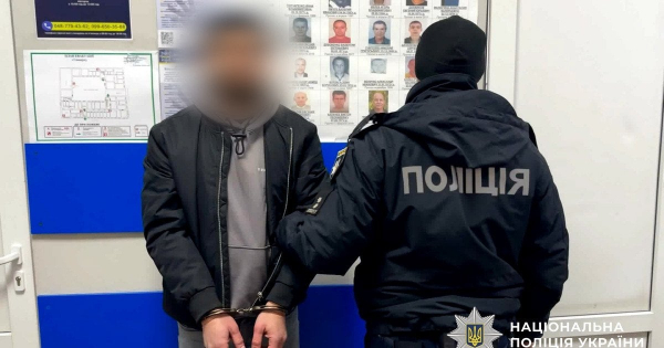 
 Понівечив обличчя через зауваження: у Києві пасажир напав на водія трамвая
 