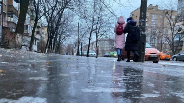Нерозчищені дороги та тротуари у Києві: Кличко прокоментував ситуацію