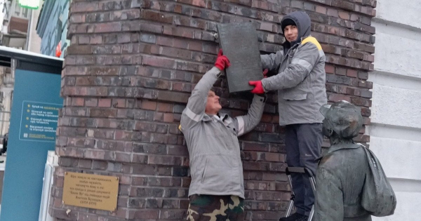 
 У&nbsp;Києві намагалися пошкодити пам&rsquo;ятник автору роману &laquo;Бабин Яр&raquo;
 