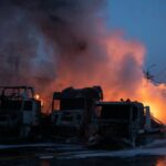 Атака РФ на Київ: у Дніпровському районі палав гаражний кооператив, водій дивом врятувався з охопленої вогнем фури