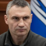 Опалення у 3260 будинках Києва досі нема: Кличко сказав, коли їм повернуть тепло