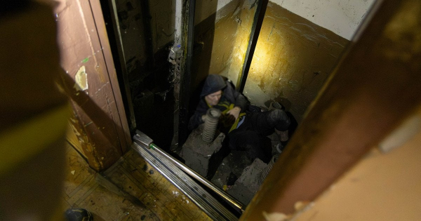 
 У&nbsp;Києві чоловік упав у&nbsp;шахту ліфта через відключення світла: що&nbsp;з&nbsp;ним зараз (фото)
 