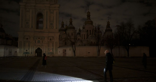 
 У Києві змінили графіки відключення світла 13 січня: що відомо
 