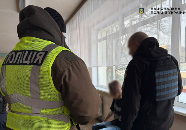 Стало відомо, у якій школі в Києві 9-класник з ножем напав на вчительку - 