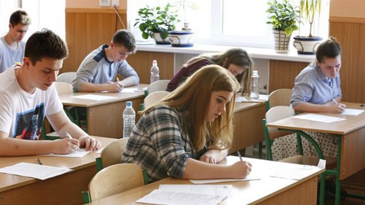 З 2 лютого школи Києва відновлюють навчання: очно, дистанційно або змішано